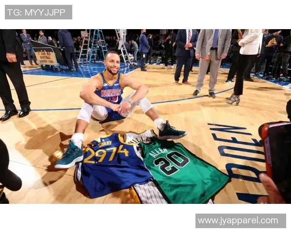 库里:我明年百分百参加三分大赛,还会叫上利拉德和克莱